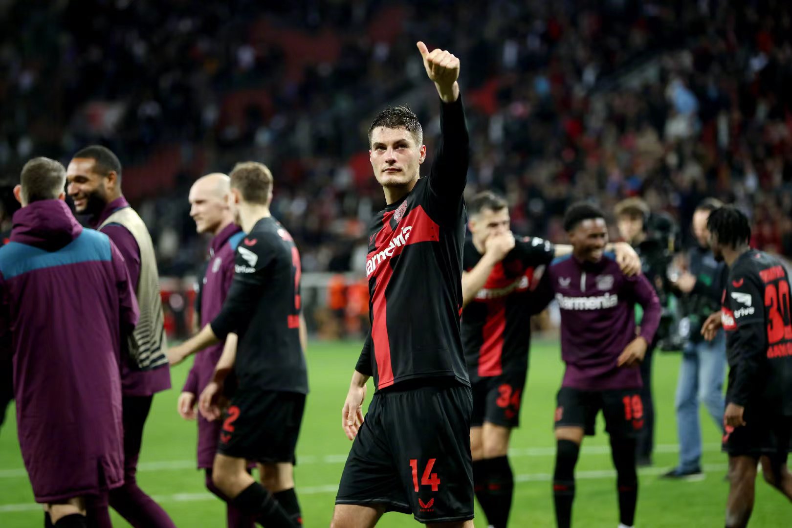 A camisa brilha, a lendária jornada do Leverkusen ao trono da Bundesliga